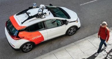 تكنولوجيا: أمريكا تضع خطة للسلامة على الطرق تتيح للسيارات "التحدث" مع بعضها البعض