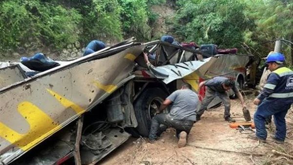 مصرع 35 باكستانيا في تحطم حافلة بإيران والرئيس يوجه بإحضار الجثامين