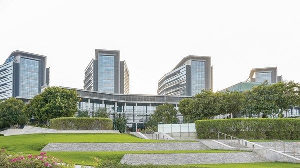 5 مراكز تعليمية في «شخبوط الطبية»