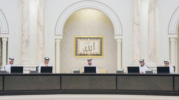 «تنفيذي الشارقة» يبحث السياسات العامة للعمل الحكومي