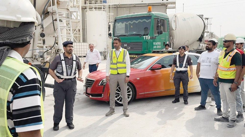 «شرطة أبوظبي» تحذر من خطورة استخدام الإطارات الرديئة على سلامة مستخدمي الطريق