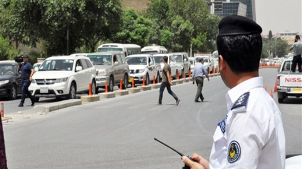 يأخذ غرامة فورية "ويهرب" على دراجة.. مرور وهمي يصطاد السائقين في شوارع بغداد