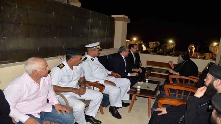 بالصور - أسقف أسيوط يستقبل القيادات الأمنية للتهنئة بصوم " السيدة العذراء "