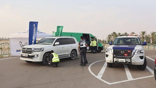 «شرطة أبوظبي» تحذر من خطورة استخدام الإطارات الرديئة على سلامة مستخدمي الطريق