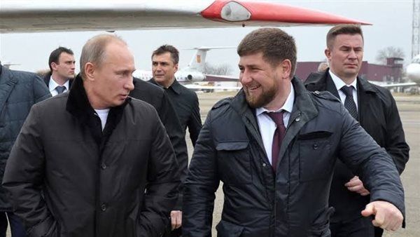 بوتين ينحنى أمام قبر أول زعيم .. تفاصيل لقاء الرئيس الروسي مع نظيره الشيشاني