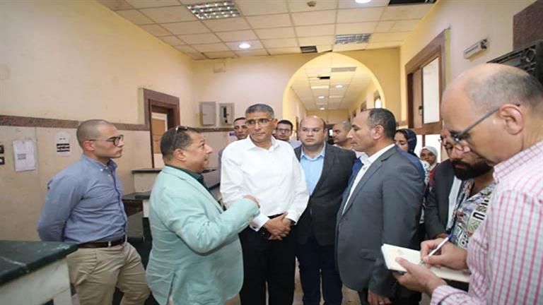 زيارة مفاجئة لمحافظ الجيزة لمستشفى "أم المصريين" واستجابة لمريض.. ماذا حدث؟