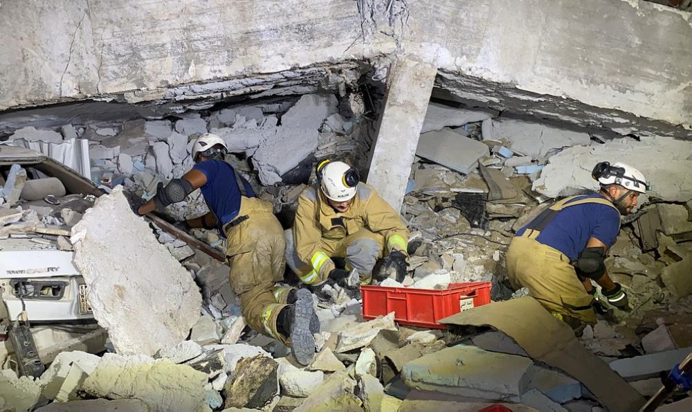 الكويت.. انهيار عمارة من 6 أدوار والبحث جارٍ عن ناجين