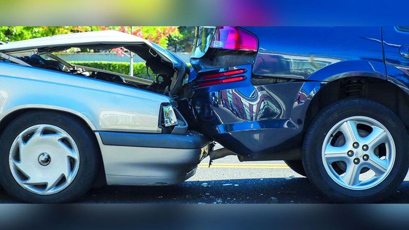 الامارات | مخالفة «الرجوع بصورة خطرة» تثير جدلاً  حول المتسبب