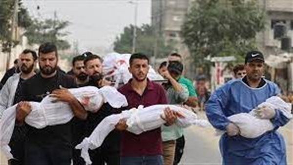 القصف مستمر.. استشهاد الصحفي الفلسطيني حسام الدباكة وزوجته وأبنائه في مخيم المغازي