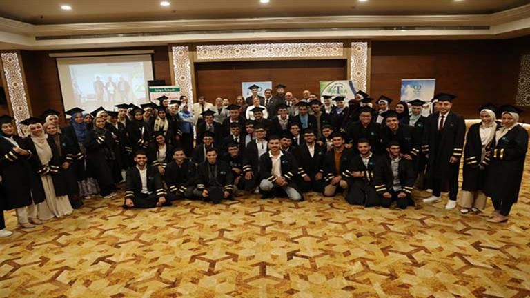 بالصور.. تكريم أوائل كليات الزراعة في حفل خريجي الجامعات المصرية