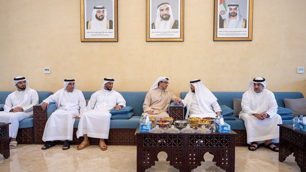 منصور بن زايد يزور محمد بن بطي آل حامد بمنزله في أبوظبي
