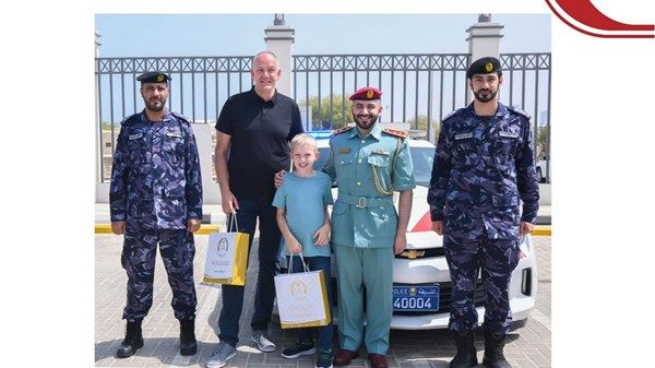 شرطة رأس الخيمة تحقق أمنية طفل ألماني بركوب دورية الشرطة