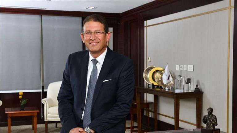 يحددها كل بنك.. رئيس بنك QNB: المركزي لا يتدخل في وضع حد أقصى للسحب بالعملات الأجنبية