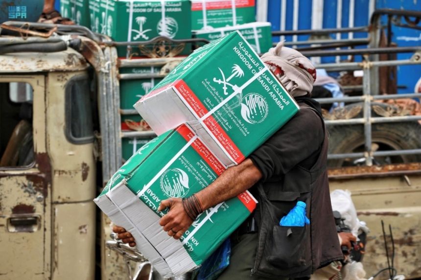 خدمات صحية وغذائية.. مركز الملك سلمان يواصل أعماله الإغاثية في 4 دول