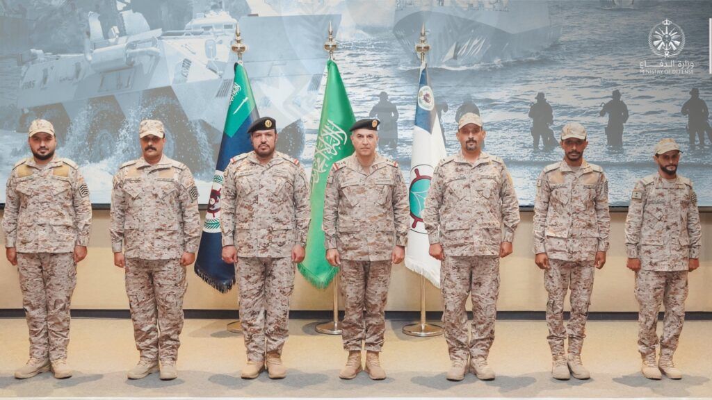 السعودية | ترقية 5 ضباط صف بالقوات البحرية استثنائيًا نظير قيامهم بأعمال بطولية