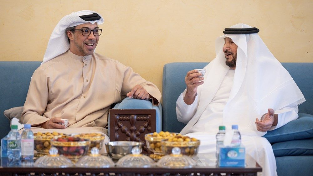 منصور بن زايد يزور محمد بن بطي آل حامد بمنزله في أبوظبي