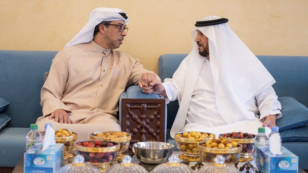 منصور بن زايد يزور محمد بن بطي آل حامد بمنزله في أبوظبي