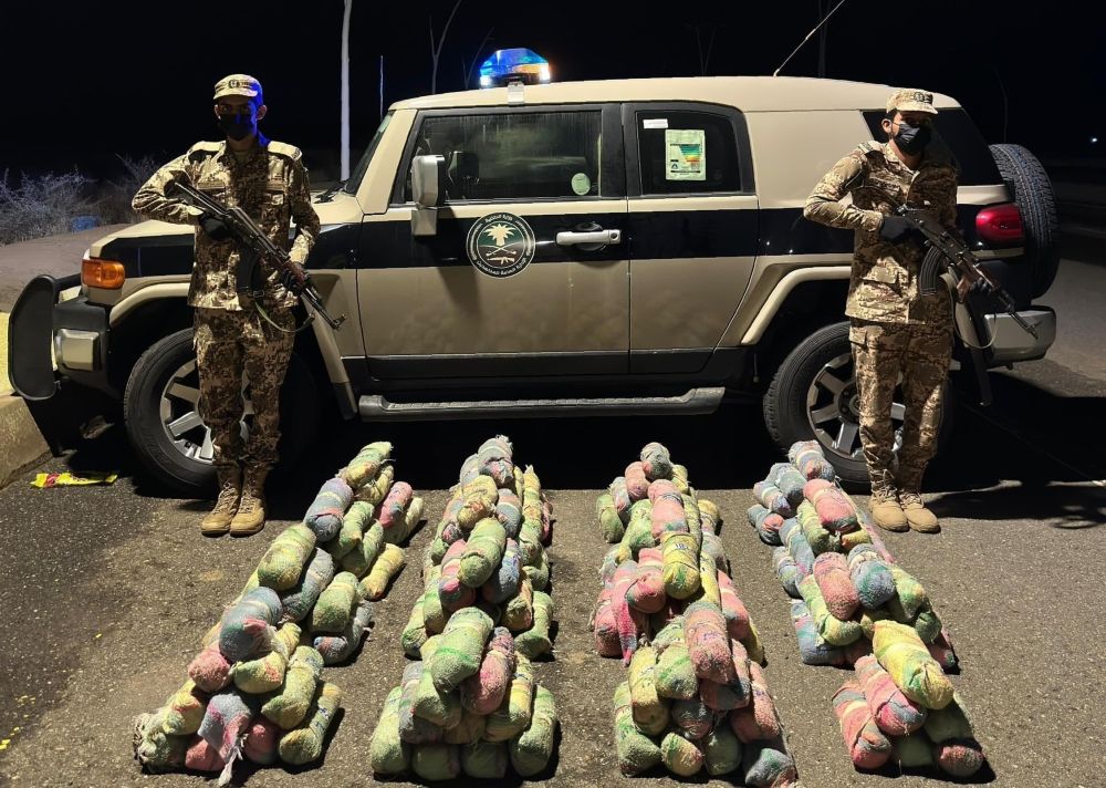 "دوريات المجاهدين" تقبض على شخصين لترويج الحشيش بجدة