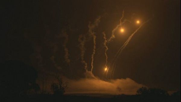 اصابة مواطن بالاختناق في الخليل جراء قنبلة صوتية