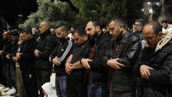 ٥٠ ألفا يؤدون صلاة الجمعة في المسجد الأقصى