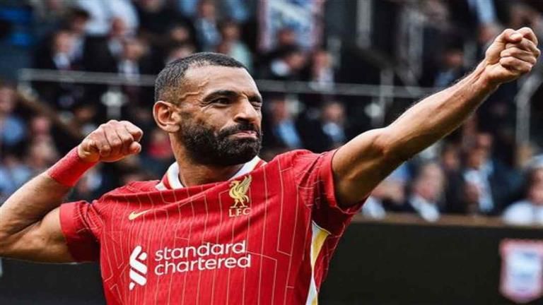 محمد صلاح يستعرض عضلاته من داخل صالة الجيم