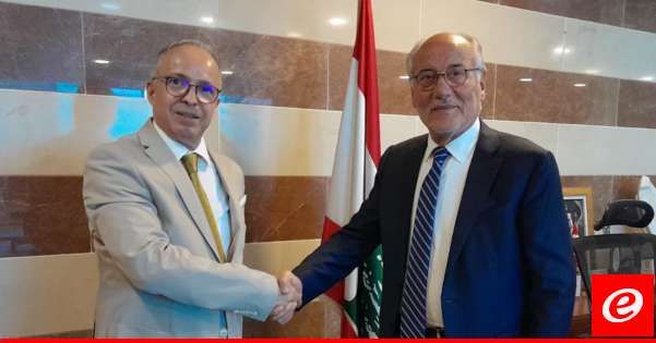 الحلبي تسلم من سفير الجزائر 40 منحة جامعية مخصصة للطلاب اللبنانيين في الاختصاصات كافة