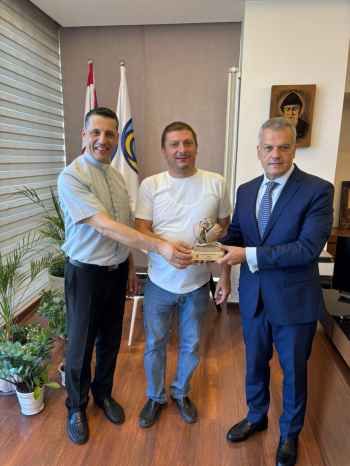 مستشفى سيدة المعونات وجمعية "من حقيّ الحياة" كرّما أطباء عاملين في العيادات الخارجية المجانية