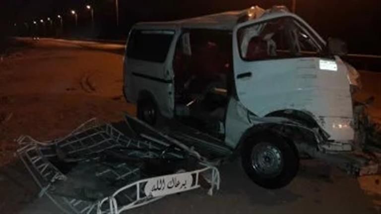 10 مصابين في تصادم سيارتين أمام المقابر بطريق الفيوم