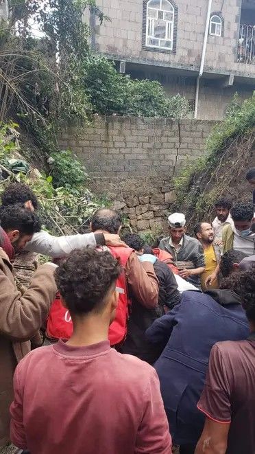 الخليج اليوم .. شاب يمني أنقذ طفلين ثم جرفته السيول.. وانتشال جثته بعد أسبوع(صور)