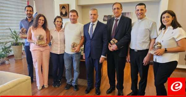 مستشفى سيدة المعونات وجمعية "من حقيّ الحياة" كرّما أطباء عاملين في العيادات الخارجية المجانية