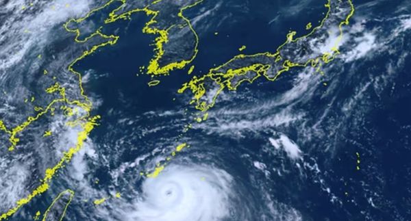 تحذيرات من تعرض اليابان لإعصار قوي