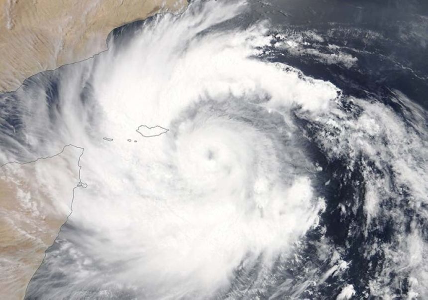 تحذيرات باليابان من إعصار شانشان القوي..  وتوقعات بتعليق حركة القطارات