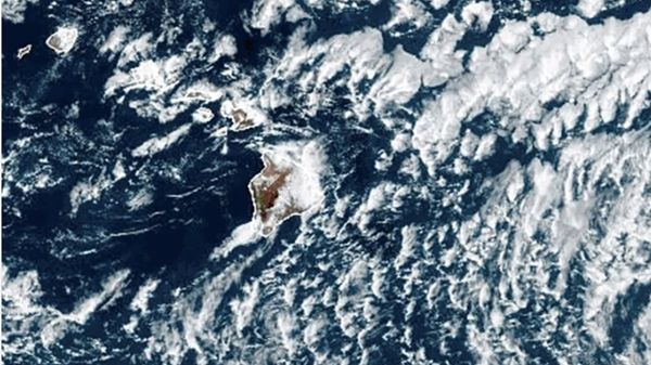 الإعصار "هون" يسبب أمطارا في هاواي