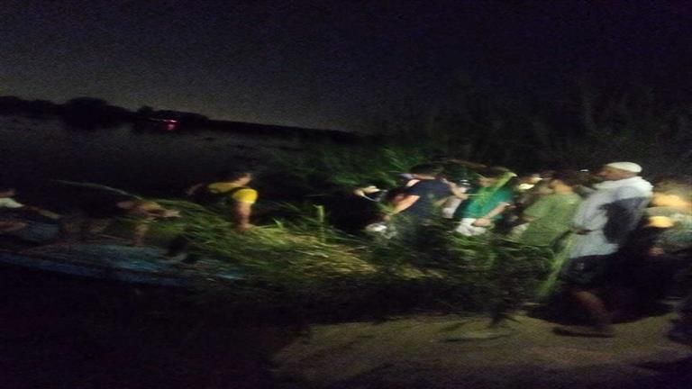 الأهالي انتظرو خروجه".. انتشال جثمان الغريق الثاني من نهر النيل بالمنوفية -(صور)