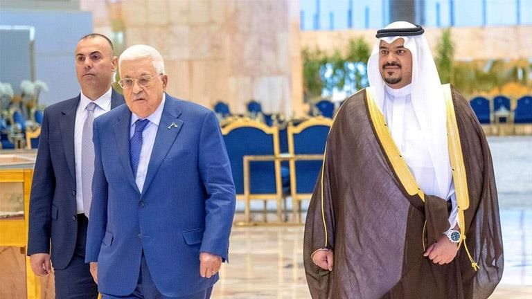 الرئيس الفلسطيني يصل الرياض للقاء ولي العهد السعودي