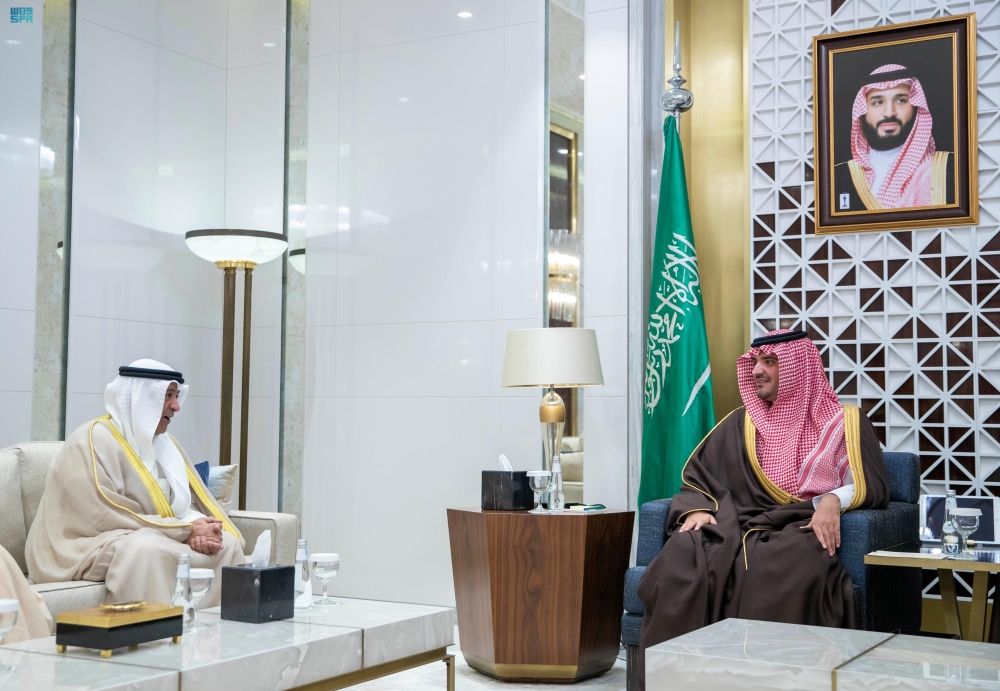 وزير الداخلية يستعرض الموضوعات المشتركة مع أمين مجلس التعاون