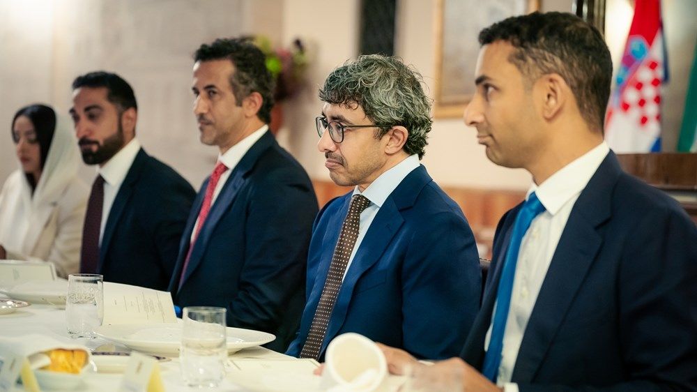 عبدالله بن زايد يلتقي في زغرب وزير خارجية كرواتيا