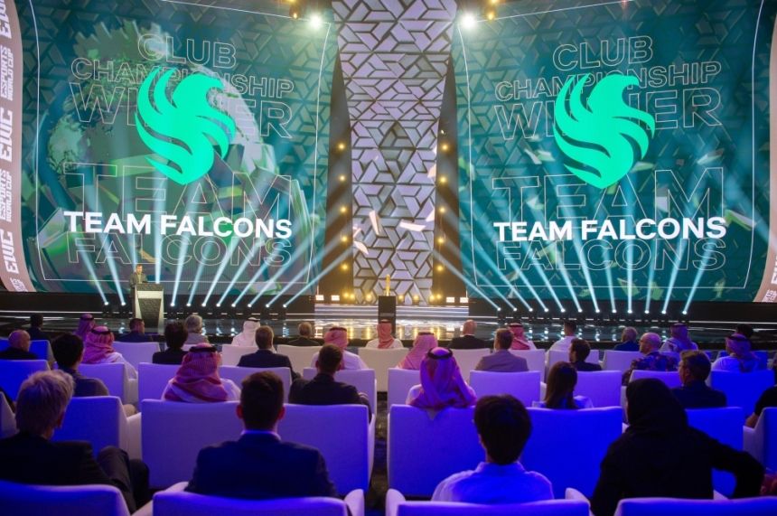 بالصور.. ولي العهد يتوج بطل كأس العالم للرياضات الإلكترونية