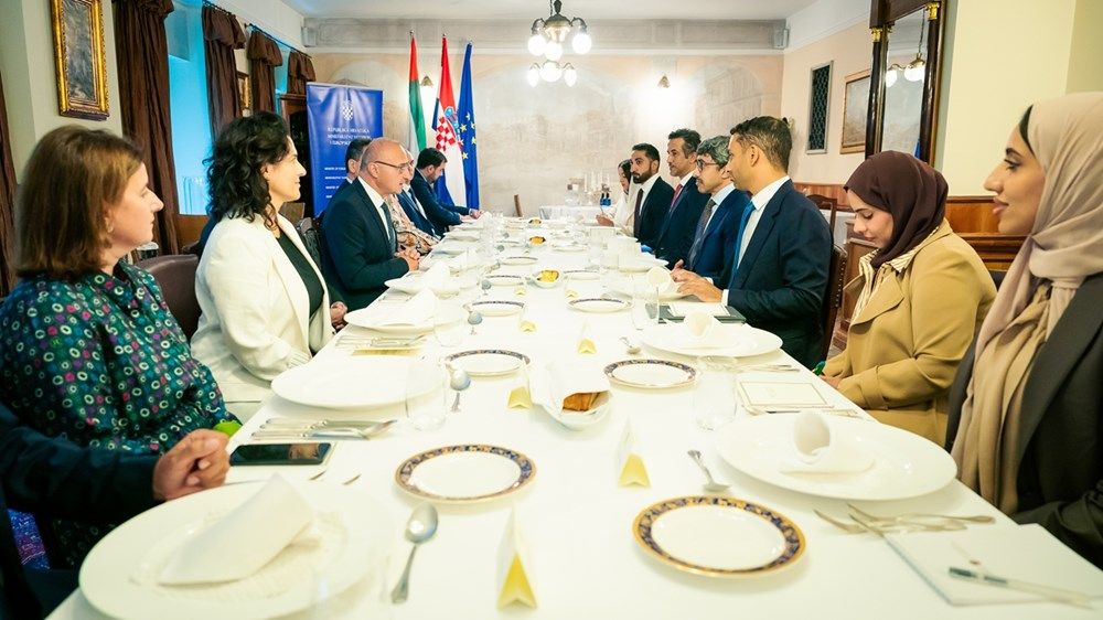 عبدالله بن زايد يلتقي في زغرب وزير خارجية كرواتيا