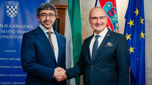 عبدالله بن زايد يلتقي في زغرب وزير خارجية كرواتيا