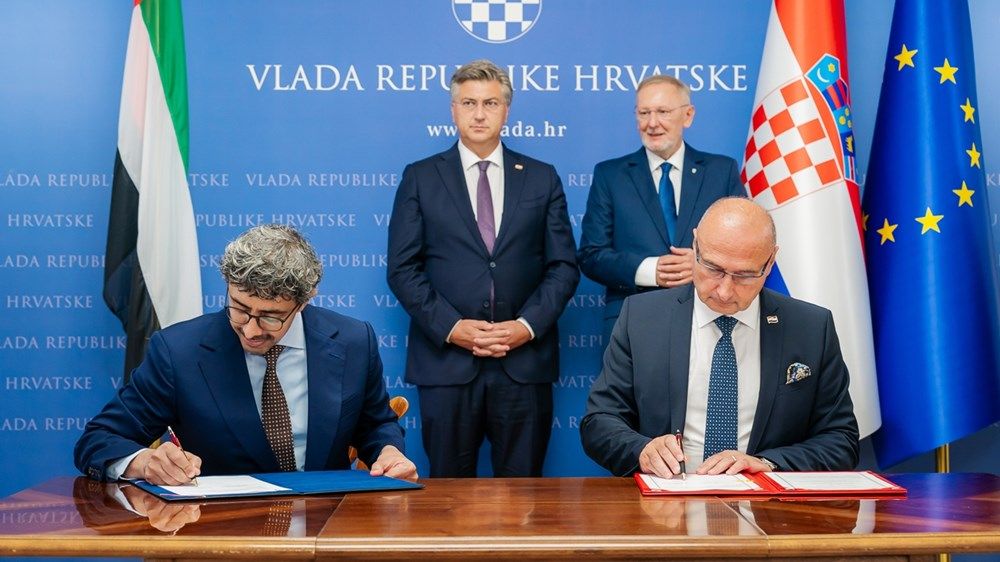 عبدالله بن زايد يبحث مع رئيس وزراء كرواتيا تعزيز التعاون الثنائي