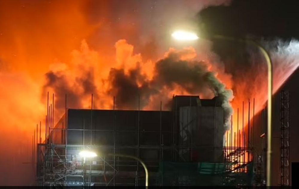 صور| إجلاء العشرات بعد حريق ضخم بمبنى سكني في لندن 