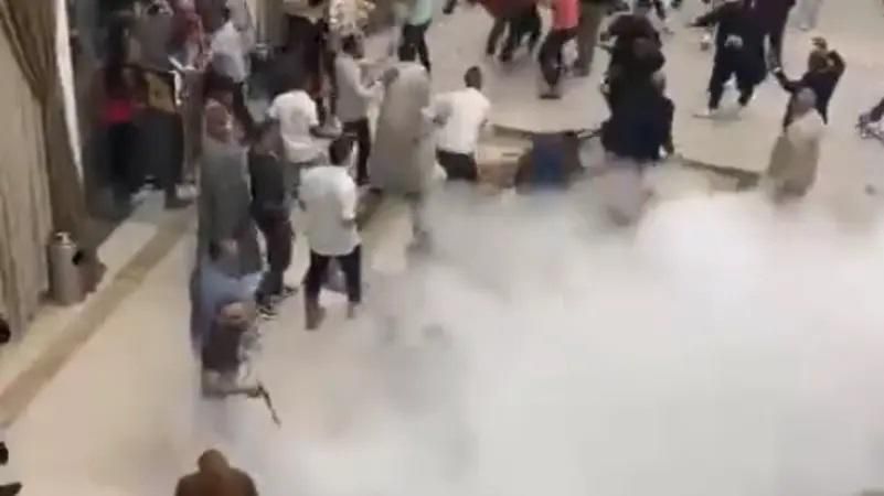 الامارات | فرح في مصر يتحول إلى معركة .. لأن الأكل لم يكفِ المعازيم ! (فيديو)