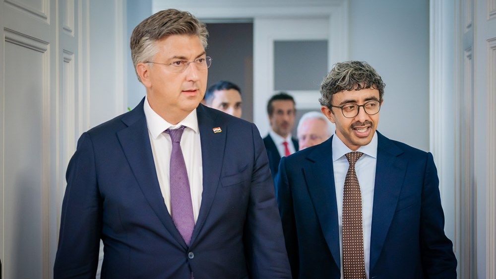 عبدالله بن زايد يبحث مع رئيس وزراء كرواتيا تعزيز التعاون الثنائي