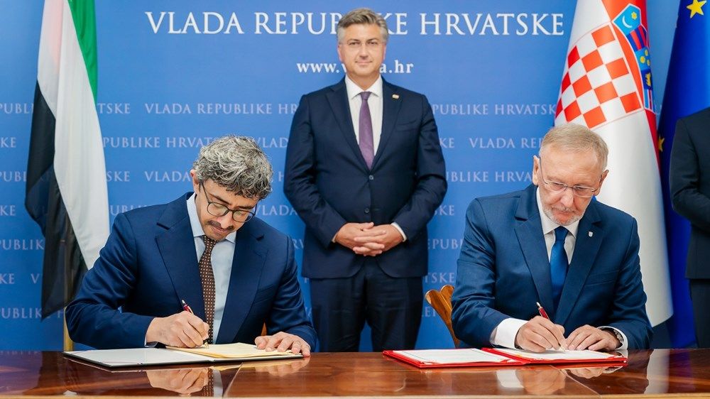 عبدالله بن زايد يبحث مع رئيس وزراء كرواتيا تعزيز التعاون الثنائي