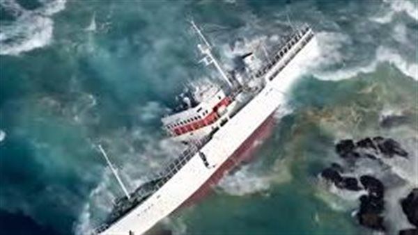 غرق سفينة حربية ماليزية إثر اصطدامها بجسم مجهول تحت الماء