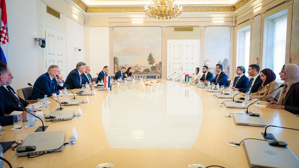 عبدالله بن زايد يبحث مع رئيس وزراء كرواتيا تعزيز التعاون الثنائي