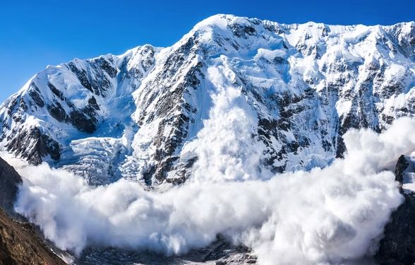 مفقودون ومصابون بانهيار كهف جليدي في أيسلندا