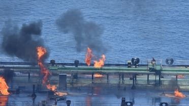 الخليج اليوم .. صور وثقتها.. النار لا تزال تأكل سفينة سونيون قبالة الحديدة