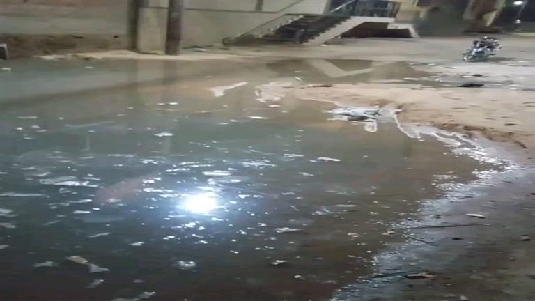 مياه الصرف الصحي تغرق بعض الشوارع وقطع مياه الشرب عن مدينة إسنا جنوب الأقصر